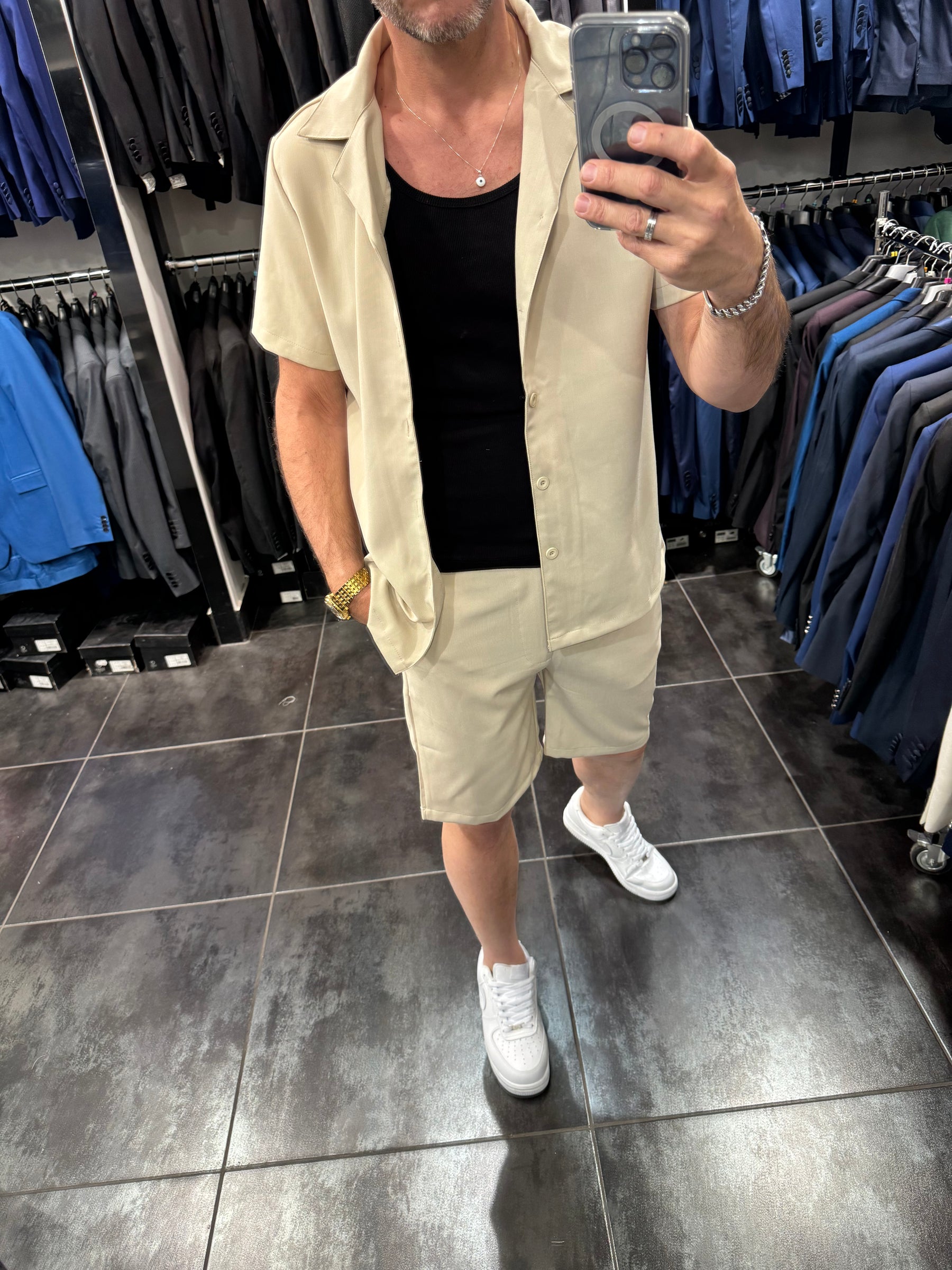 Short Ibiza beige coupe ajusté