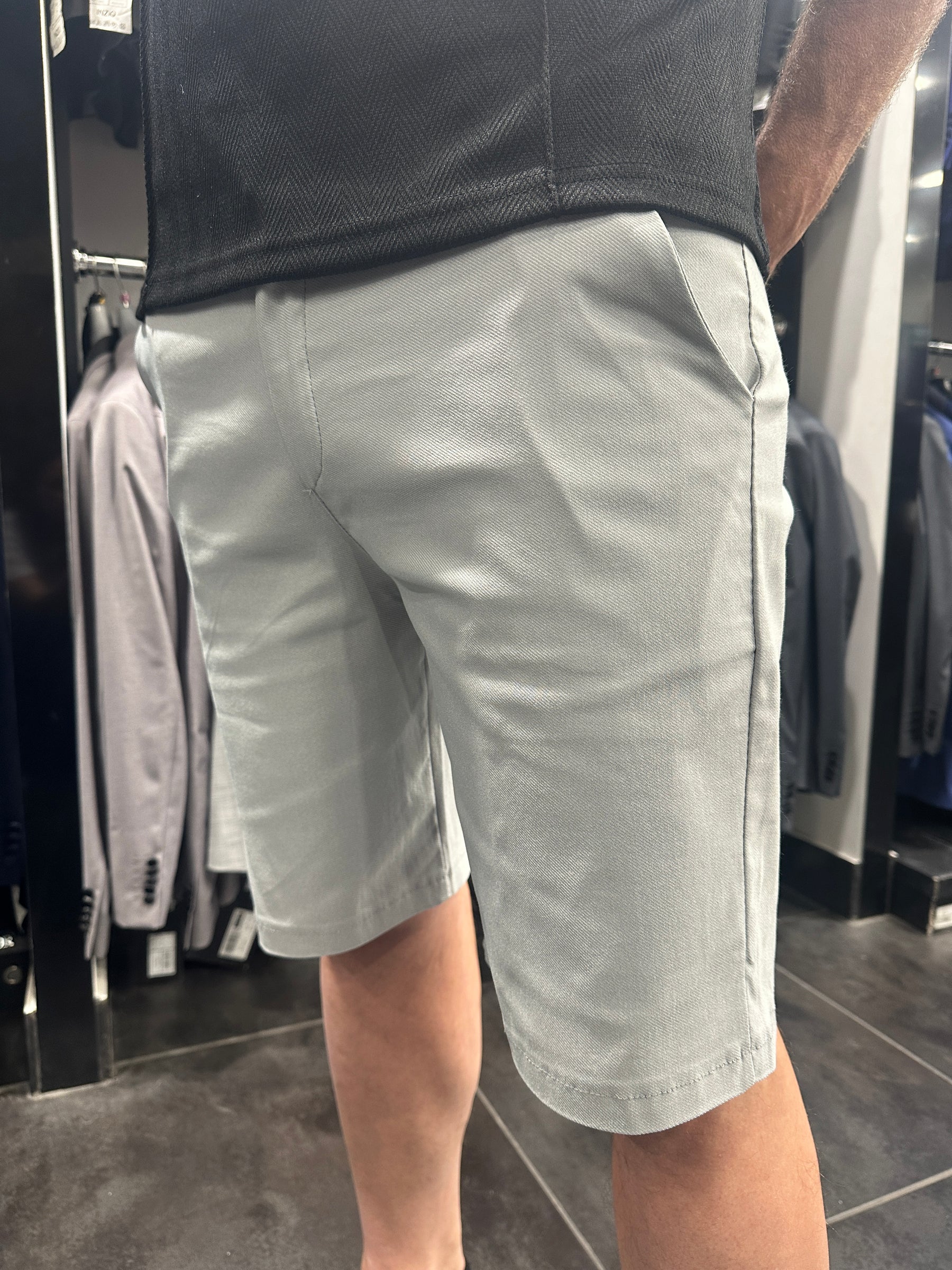 Short chino uni gris clair